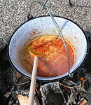 Paprykarz z ziemniak�w (Paprikas krumpli) gotowany w kocio�ku