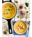 Czosnkowo-ziemniaczana zupa z dodatkiem aromatycznych przypraw