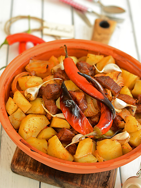 Gulasz w�gierski pieczony w garnku rzymskim