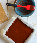 Kostka owsiana z karmelowo-czekoladowym wierzchem