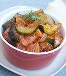 Potrawka z cukinii z cebul� i w�dzonym boczkiem