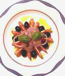 Pomidory z fet� i oliwkami