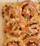 Dro�d�owe �limaczki z jab�kami, �liwkami, rodzynkami i orzechami