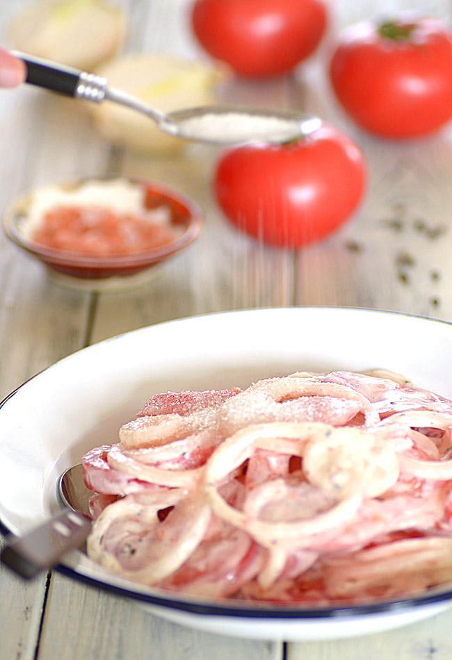 Sa�atka z pomidor�w