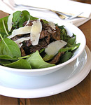 Sa�atka ze szpinaku i w�tr�bek sma�onych na ma�le ghee