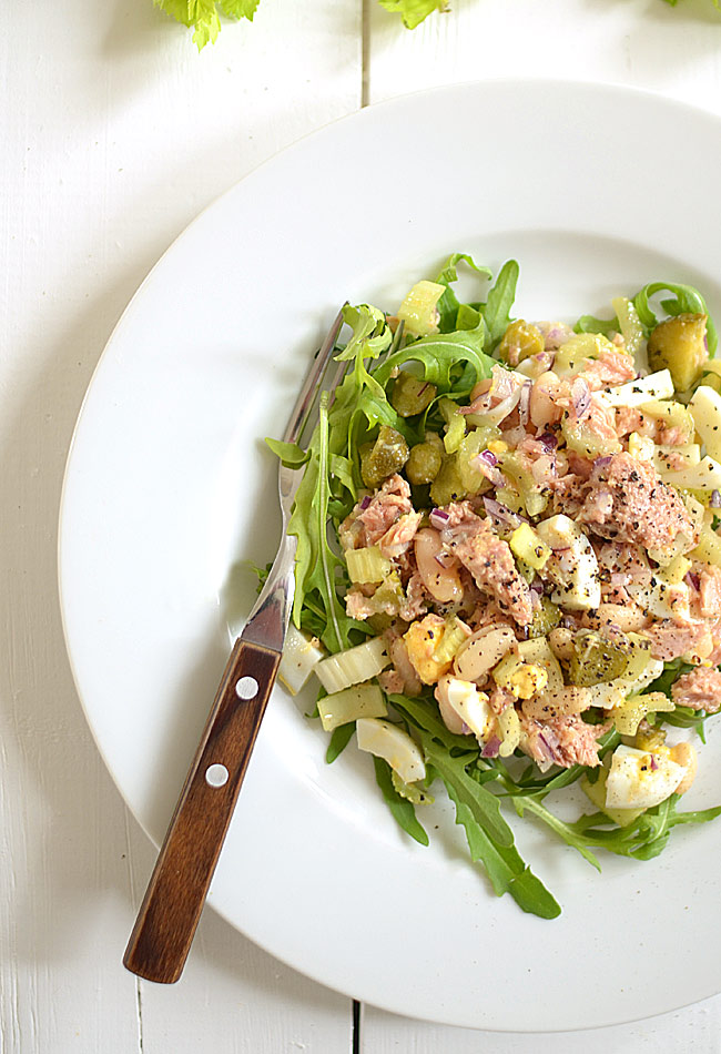 Sa�atka z tu�czykiem i selerem naciowym 