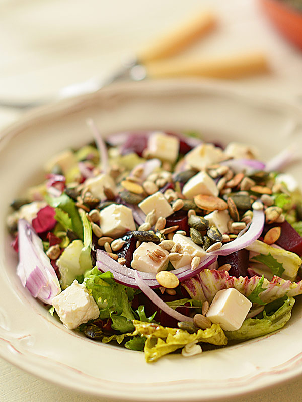 Sa�ata z pieczonymi burakami i serem feta