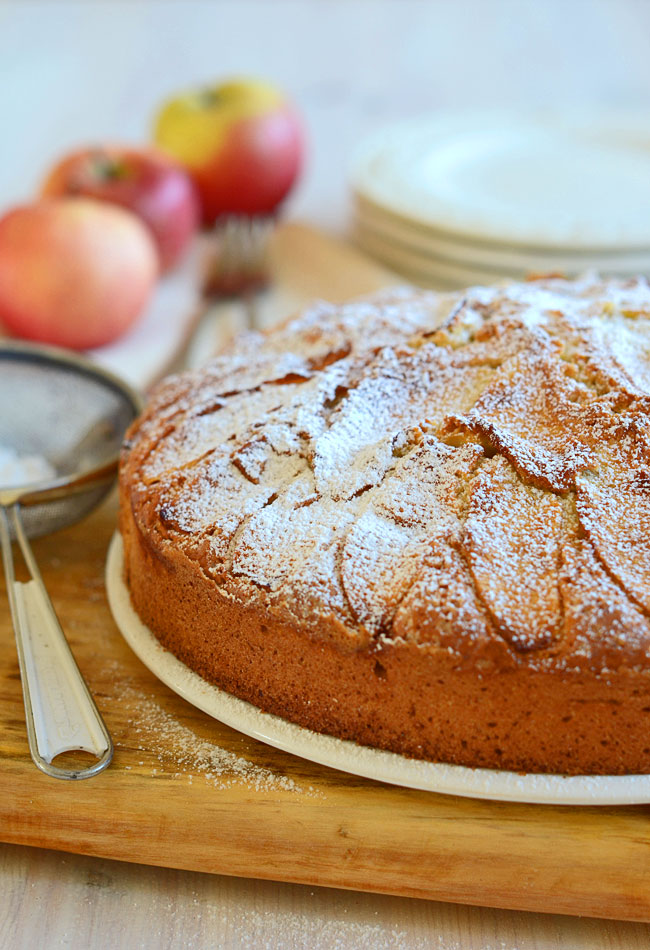 Ciasto z bia�ym makiem i rozet� z jab�ka