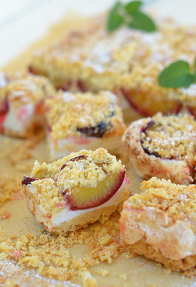 Kruche ciasto ze �liwkami i waniliowo-�mietankow� piank�