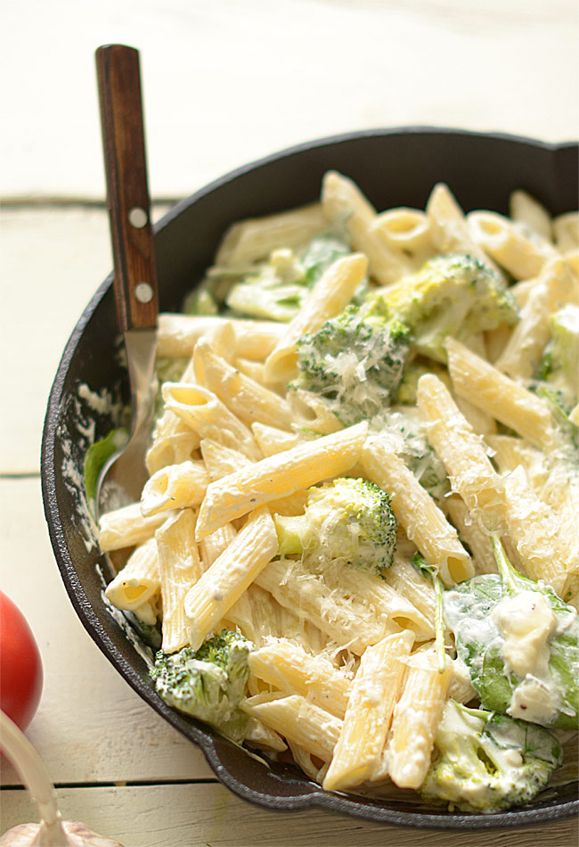 Makaron z broku�ami i szpinakiem