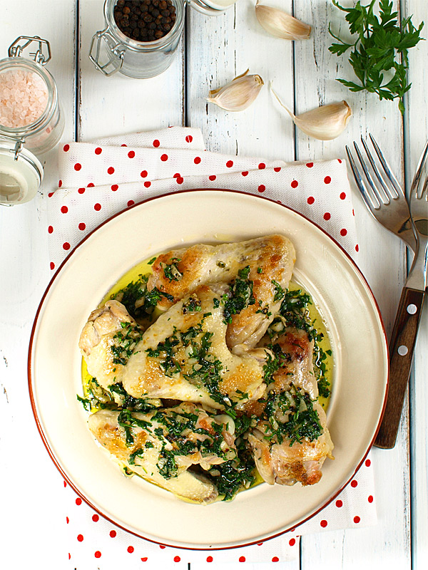 Skrzyde�ka z kurczaka z czosnkiem i pietruszk�