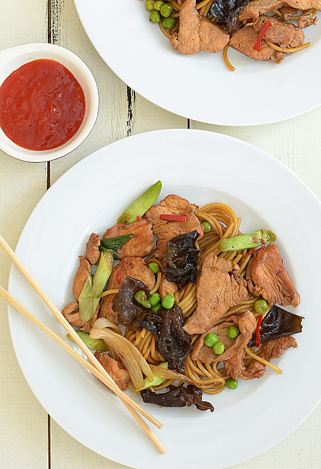 Sma�ony makaron z kurczakiem i grzybami mun