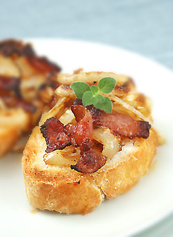 Grzanki z cebulk� i boczkiem