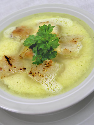 Zupa serowa z ��tkami - Peynir coebasi yumurtali