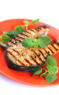 Filety z �ososia z odrobin� octu balsamicznego i bazylii