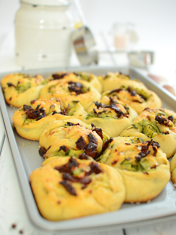 Bu�ki z cukini� I suszonymi pomidorami