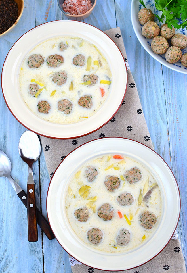 Zupa z por�w z pulpecikami