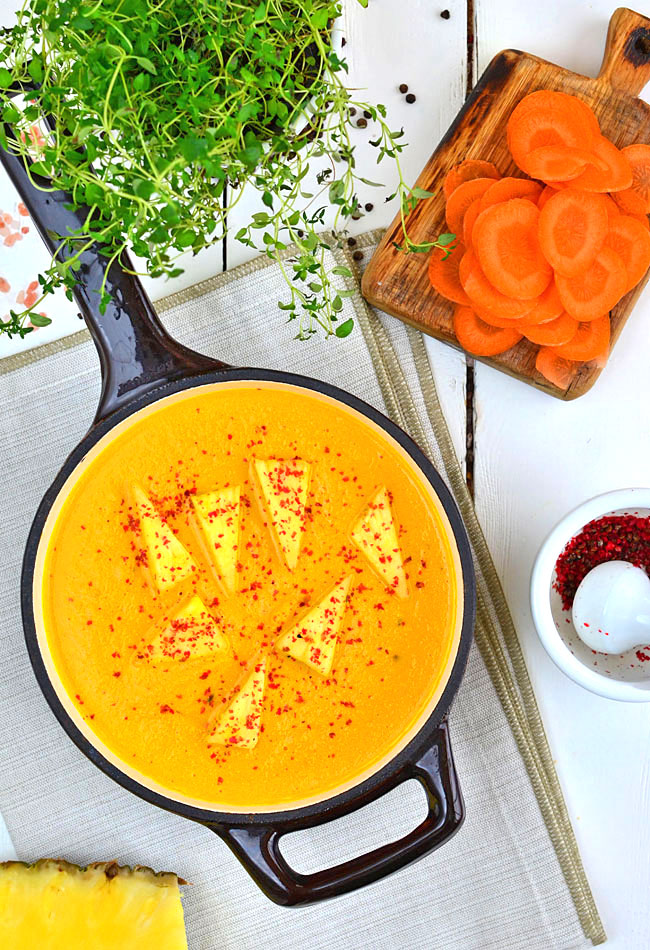 Zupa marchewkowa z ananasem