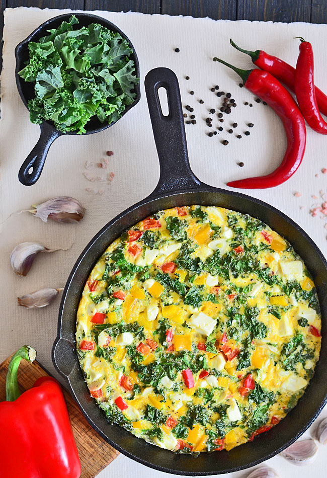 Omlet z fet�, papryk� i jarmu�em