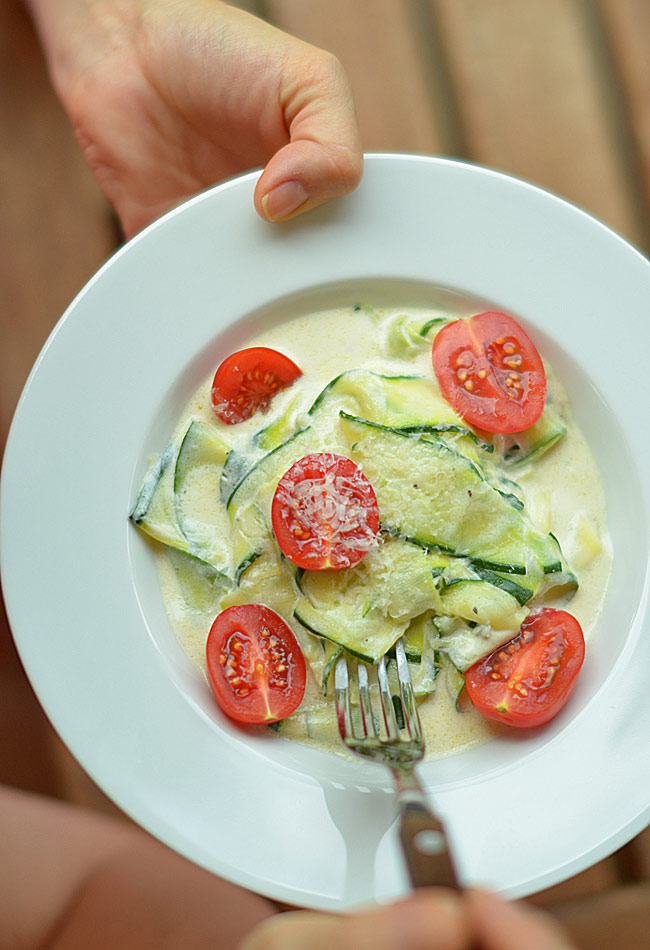 Makaron z cukinii w sosie �mietanowo-serowym