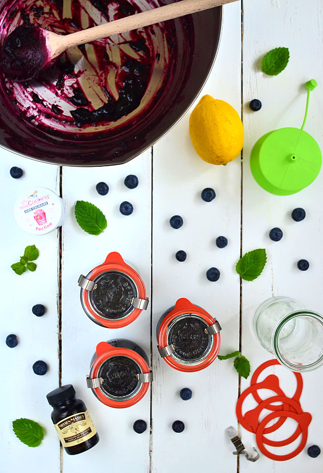 Konfitura z bor�wek z waniliow� nut�