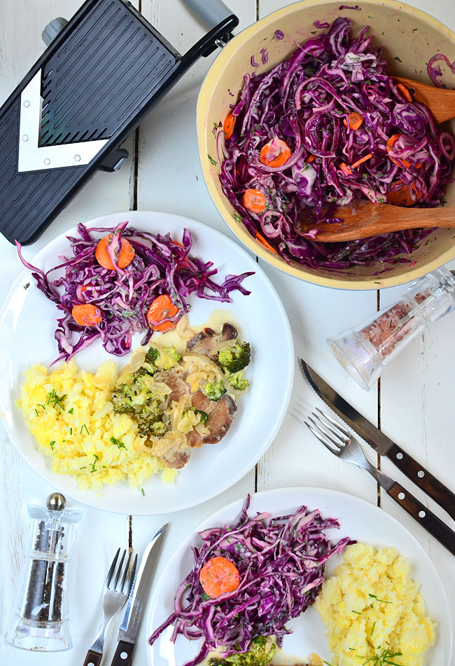 Sur�wka z czerwonej kapusty z sosem jogurtowym