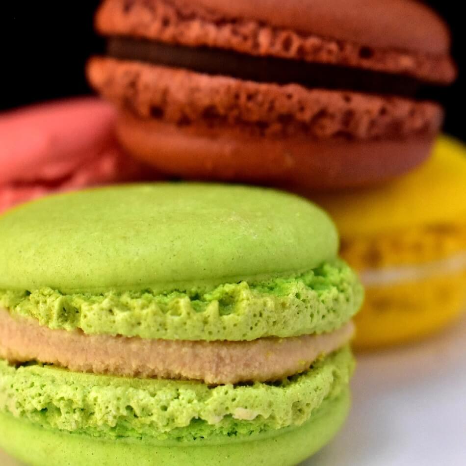 Makaroniki z kremem pistacjowym