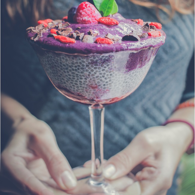 Deser jagodowy z chia i mlekiem kokosowym