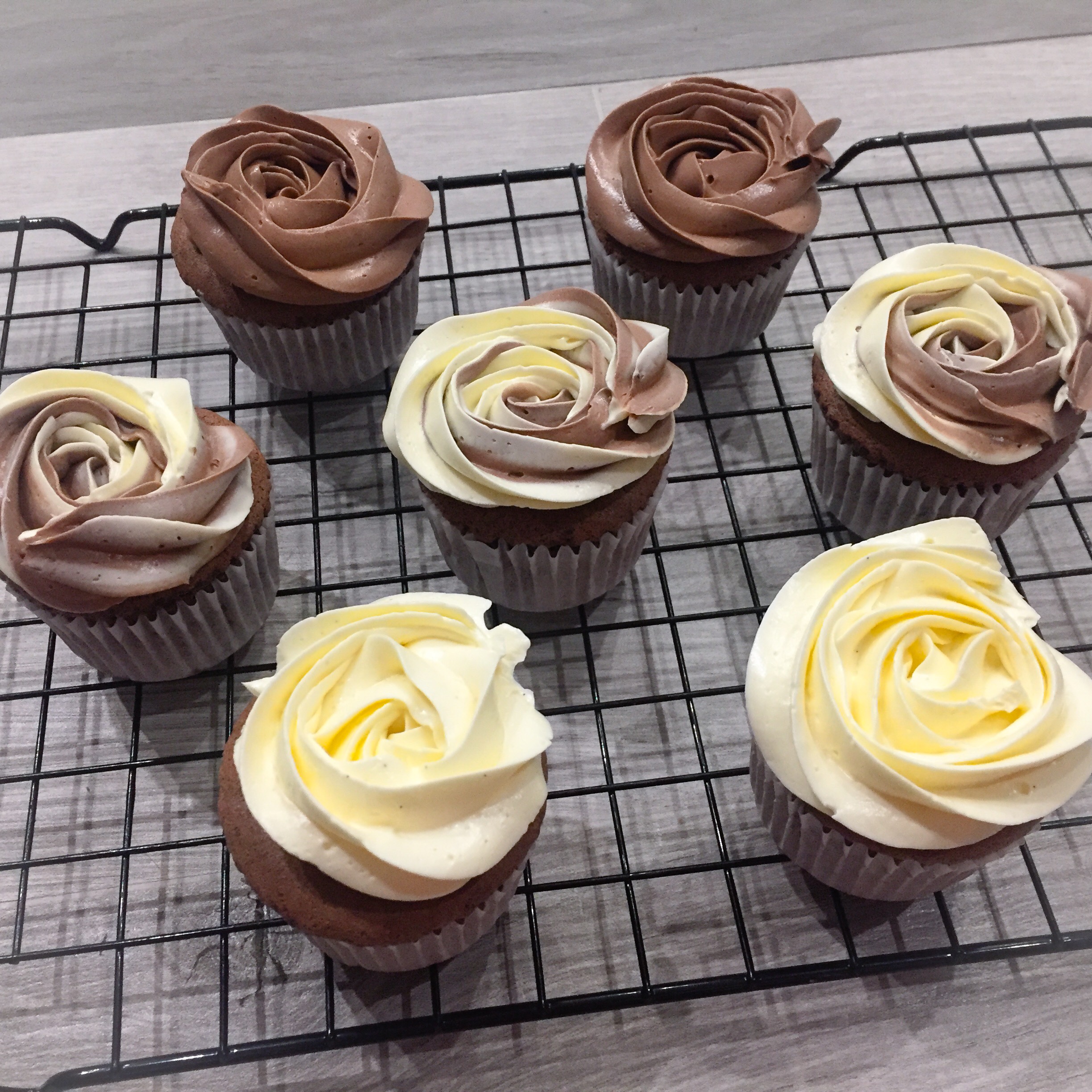 Krem ma�lany na bezie szwajcarskiej 