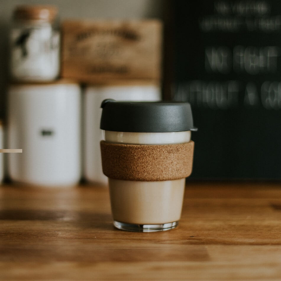 Z w�asnym kubkiem do kawiarni