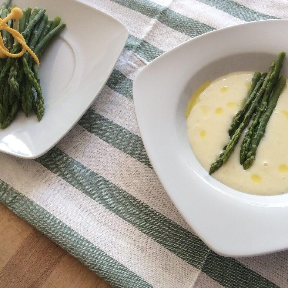 Szparagi z sosem holenderskim