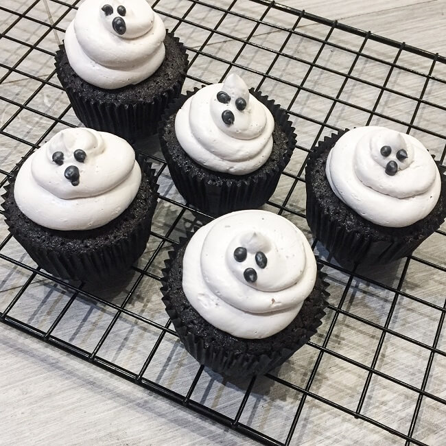 Muffinki black velvet - idealne na Halloween