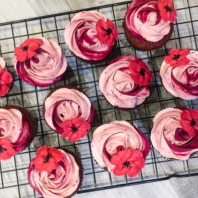 Babeczki red velvet z kremem malinowym