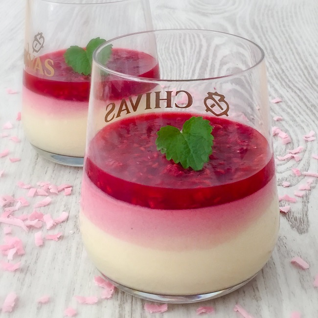 Mus z bia�ej czekolady z  malinami