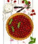 Tarta z malinami, budyniem waniliowym i galaretk� cytrynow�