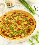 Tarta z boczkiem i szczypiorkiem
