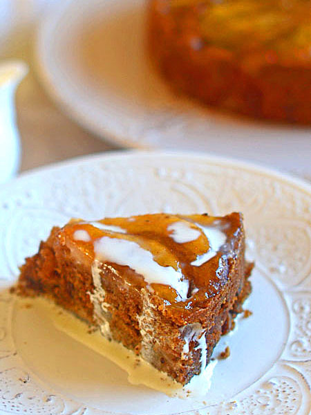 Ciasto orzechowe z gruszkami i czekolad�