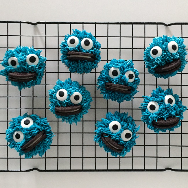 cookie monster cupcakes