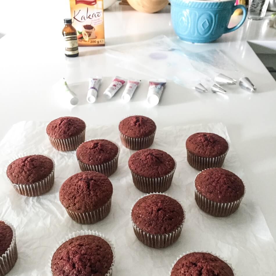 babeczki red velvet gotowe do dekorowania