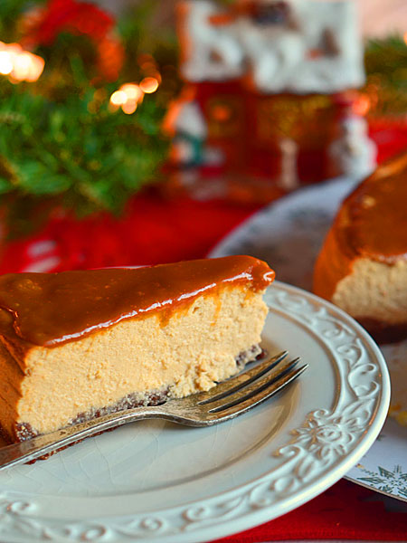 Sernik karmelowy na czekoladowym spodzie z polew� ze s�onego karmelu 