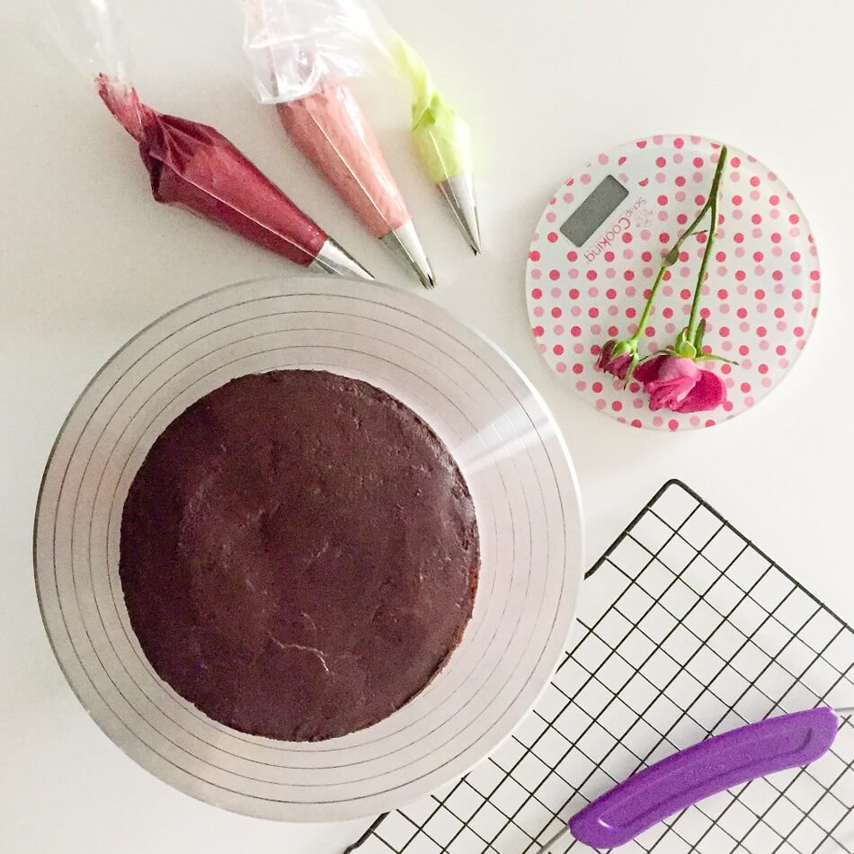 dekorowanie tortu kremem ma�lanym