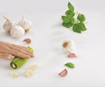 Silikonowy obierak do czosnku Scroll, kolor: grafitowy - Joseph Joseph