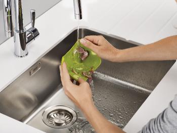 Silikonowy obierak do czosnku Scroll, kolor: grafitowy - Joseph Joseph