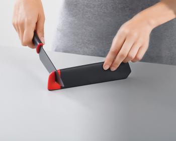 N� szefa z ostrza�k� Slice&Sharpen - Joseph Joseph 
