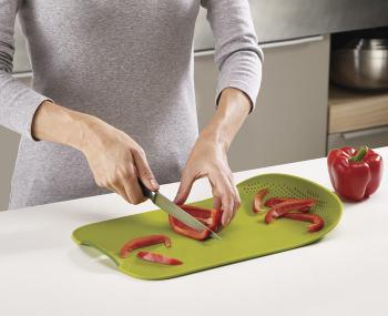 Deska z cedzakiem Chop&Drain, zielona - Joseph Joseph