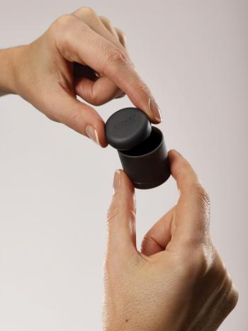 Pojemniki do soli i pieprzu, zestaw podr�ny - GoEat - Joseph Joseph 
