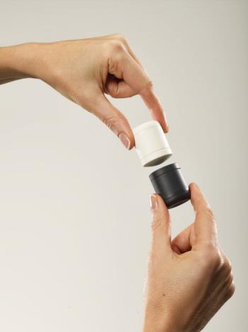 Pojemniki do soli i pieprzu, zestaw podr�ny - GoEat - Joseph Joseph 
