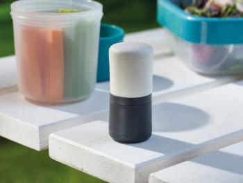 Pojemniki do soli i pieprzu, zestaw podr�ny - GoEat - Joseph Joseph 
