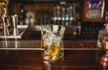 Szklanka do whiskey, z podw�jn� �ciank� - Cristallo (pojemno��: 300 ml) - Vialli Design 