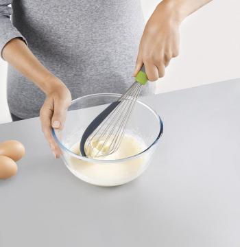 Trzepaczka z silikonow� kraw�dzi� do czyszczenia grafitowa - Joseph Joseph 
